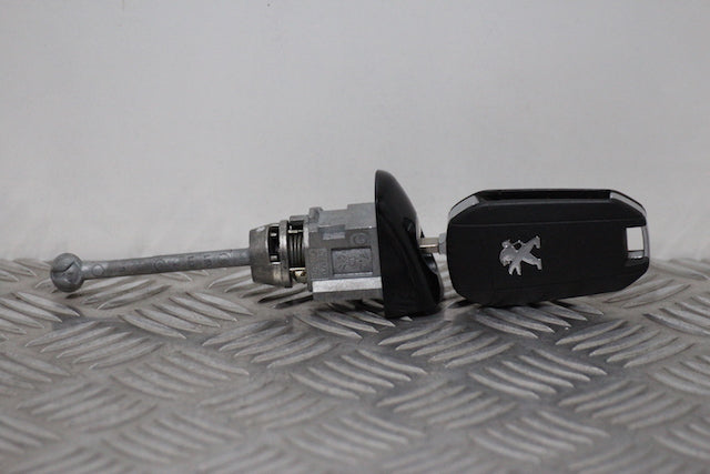Peugeot 208 Door Lock Barrel with Key Front Passengers Side (2014)