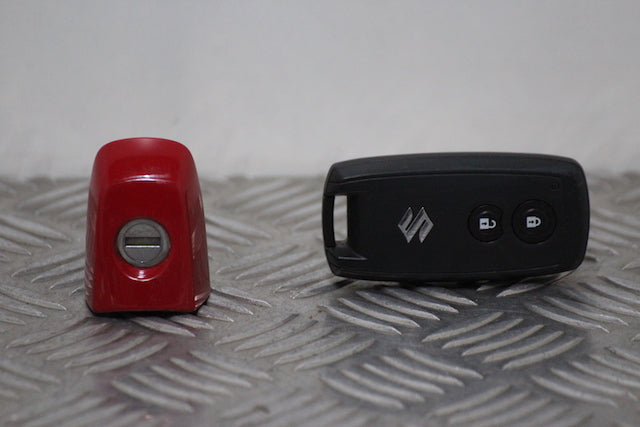 Suzuki SX4 Door Lock Barrel with Key Front Drivers Side (2009)