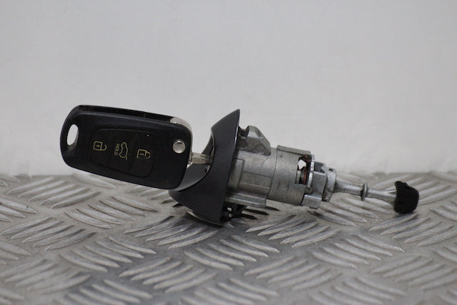 Hyundai Tucson Door Lock Barrel with Key Front Drivers Side (2016)
