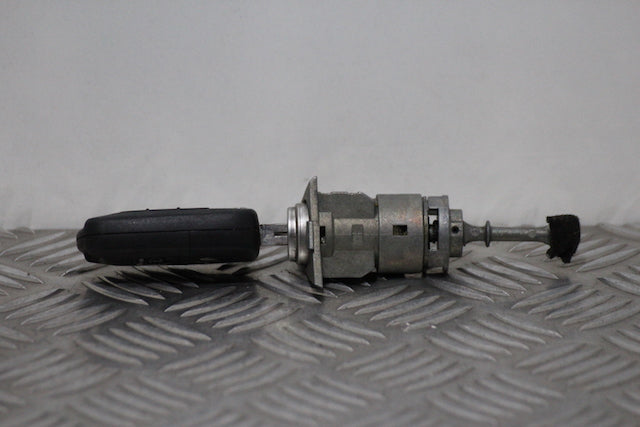 Hyundai i30 Door Lock Barrel with Key Front Drivers Side (2012)