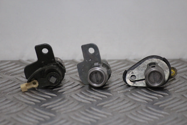 Hyundai Accent Door Lock Barrel with Key Front Drivers Side (2000)