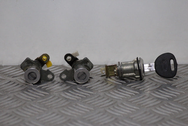 Hyundai Accent Door Lock Barrel with Key Front Drivers Side 