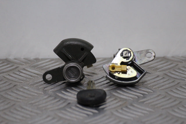 Hyundai Getz Door Lock Barrel with Key Front Passengers Side (2004)