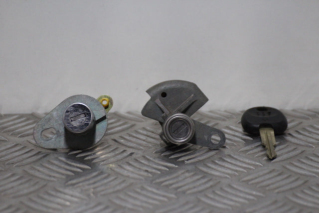Hyundai Getz Door Lock Barrel with Key Front Drivers Side (2003)