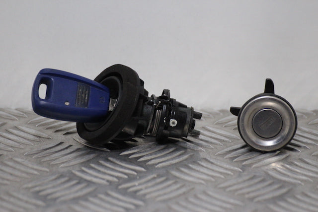 Fiat Punto Tailgate Boot Lock Barrel and Key 