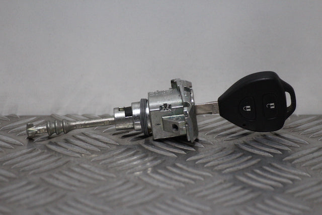 Toyota Yaris Door Lock Barrel with Key Front Drivers Side (2012)