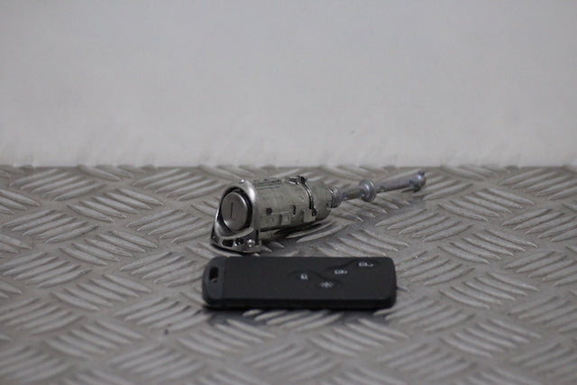 Renault Clio Door Lock Barrel with Key Front Passengers Side 