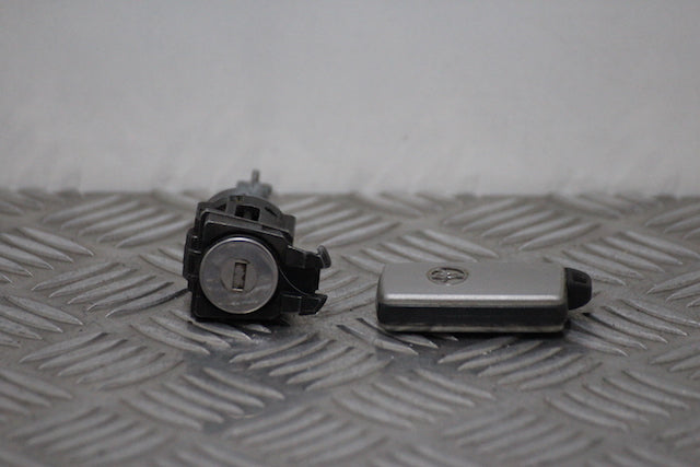 Toyota Rav4 Door Lock Barrel with Key Front Drivers Side (2007)
