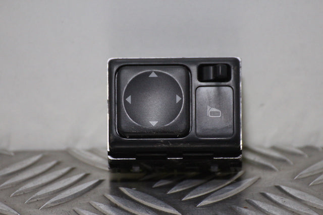 Nissan Note Door Mirror Control Switch 