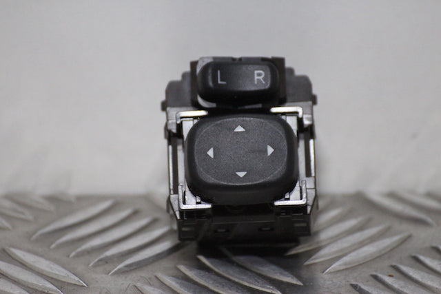 Toyota Avensis Door Mirror Control Switch 