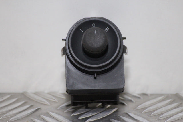 Opel Astra Door Mirror Control Switch 