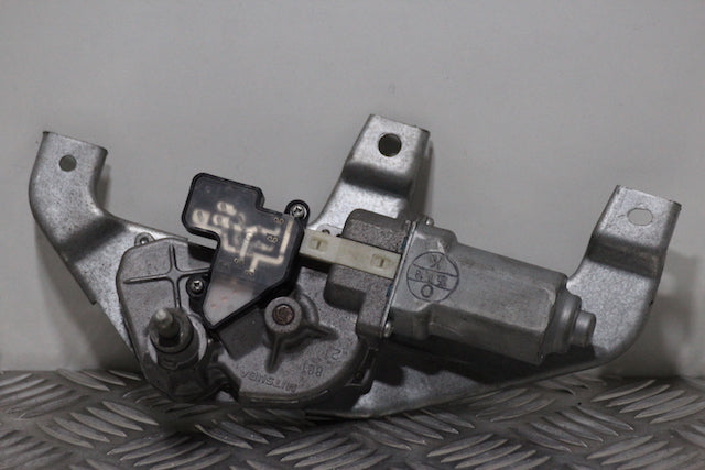 Suzuki Swift Wiper Motor Rear (2006) genuine OEM used part - CarBreakers.ie
