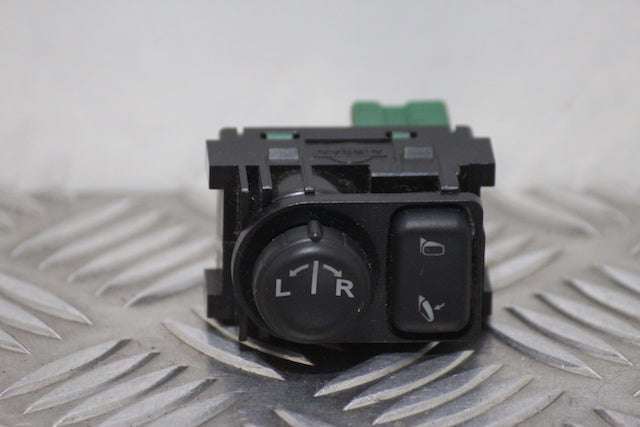 Nissan Qashqai Door Mirror Control Switch 