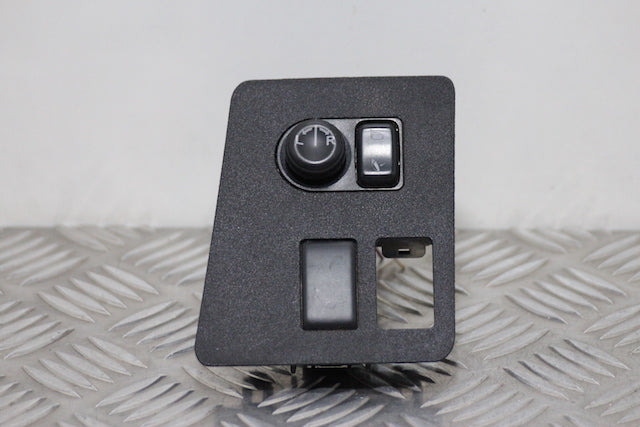 Nissan Qashqai Door Mirror Control Switch 