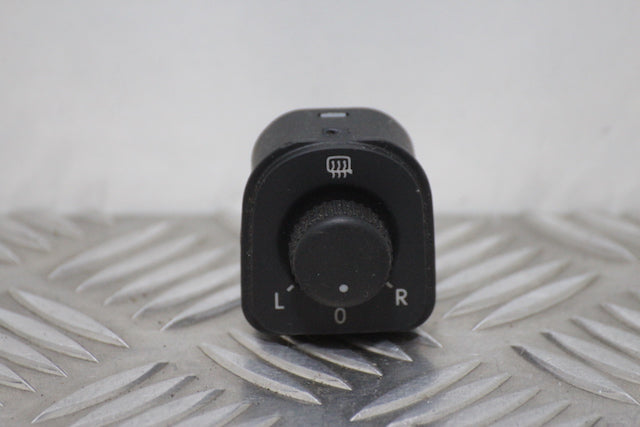 Volkswagen Passat Door Mirror Control Switch 