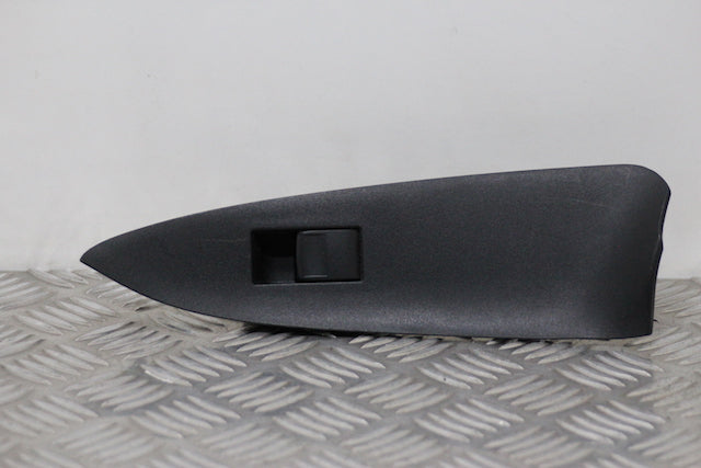 Toyota Rav4 Window Switch Rear Passengers Side 