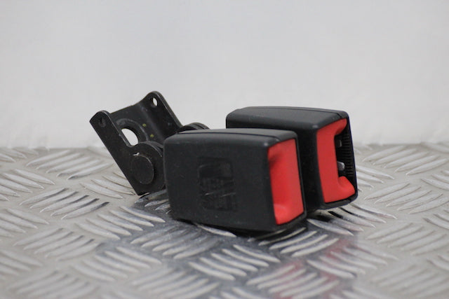 Opel Astra Seat Belt Buckle Lock Centre Rear 