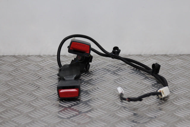 Hyundai i10 Seat Belt Buckle Lock Centre Rear 