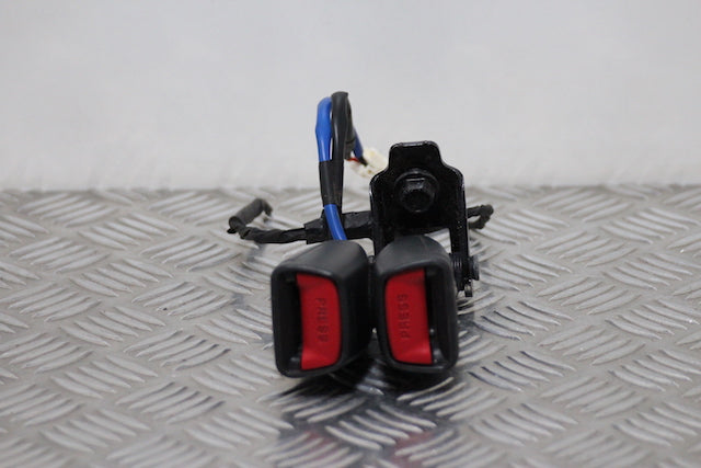 Hyundai i30 Seat Belt Buckle Lock Centre Rear 