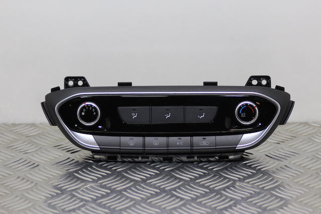 Hyundai i30 Heater Control Switch (2019)