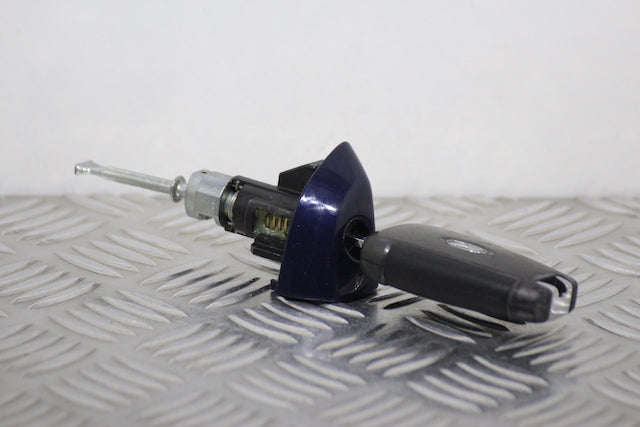 Hyundai i30 Door Lock Barrel with Key Front Drivers Side 