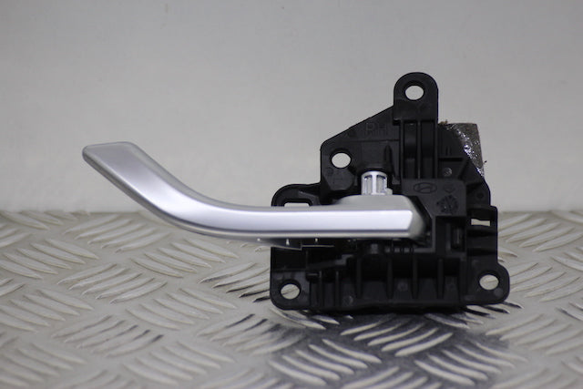 Hyundai i30 Door Handle Inner Front Drivers 