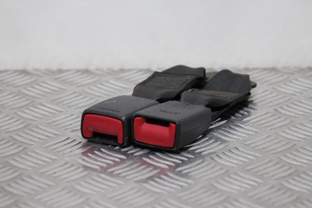 Toyota Yaris Seat Belt Buckle Lock Centre Rear (2002)