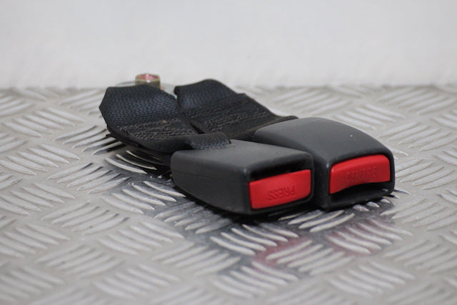 Toyota Yaris Seat Belt Buckle Lock Centre Rear 