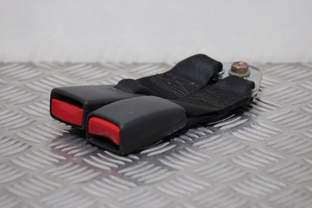 Toyota Yaris Seat Belt Buckle Lock Rear Passengers Side 
