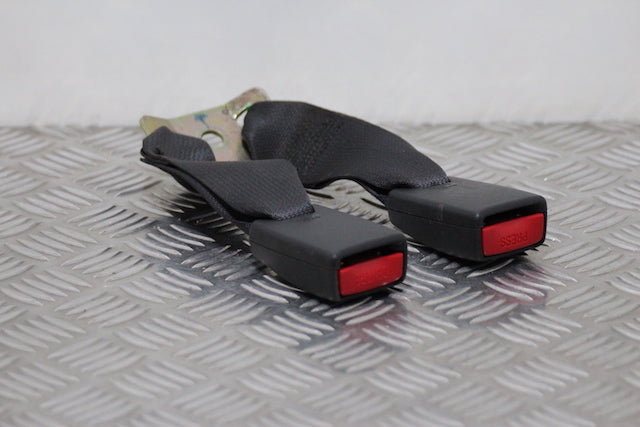 Toyota Corolla Seat Belt Buckle Lock Rear Passengers Side 