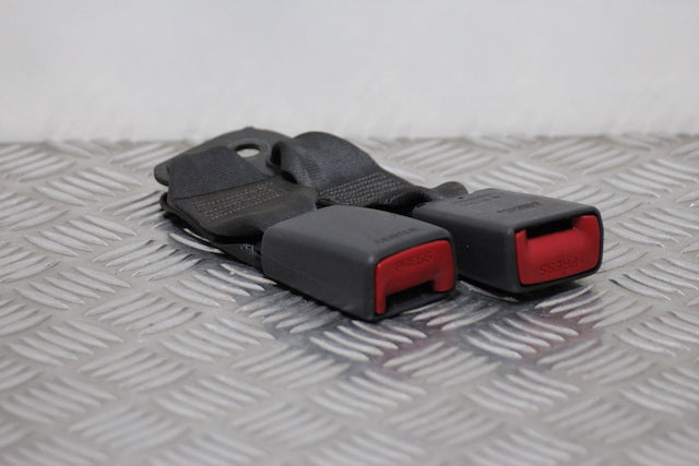 Toyota Yaris Seat Belt Buckle Lock Centre Rear 