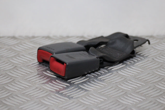 Toyota Yaris Seat Belt Buckle Lock Rear Passengers Side 
