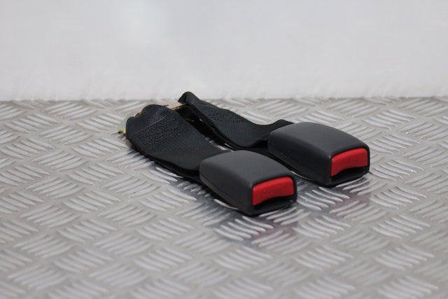 Toyota Corolla Seat Belt Buckle Lock Centre Rear 