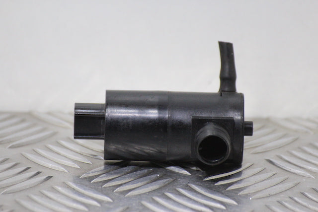 Toyota Avensis Windscreen Wash Water Bottle Motor (2011)