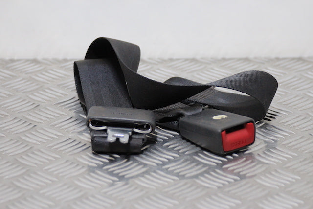 Toyota Yaris Seat Belt Buckle Lock Centre Rear 