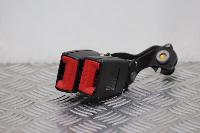 Skoda Octavia Seat Belt Buckle Lock Centre Rear 