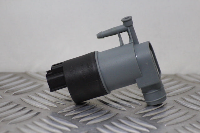 Toyota Yaris Windscreen Wash Water Bottle Motor (2014)