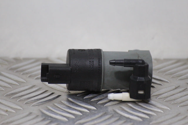 Nissan Qashqai Windscreen Wash Water Bottle Motor 
