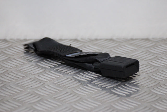 Toyota Avensis Seat Belt Buckle Lock Rear Center (2015)