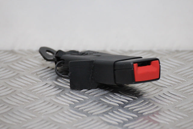 Toyota Avensis Seat Belt Buckle Lock Rear Passengers Side 