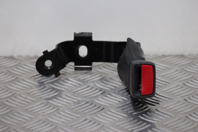 Toyota Avensis Seat Belt Buckle Lock Rear Drivers Side 