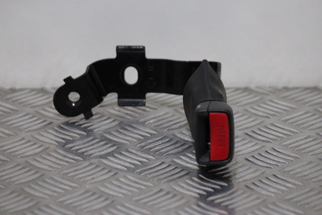 Toyota Avensis Seat Belt Buckle Lock Rear Drivers Side 