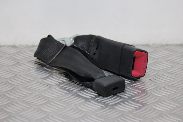 Toyota Yaris Seat Belt Buckle Lock Centre Rear 