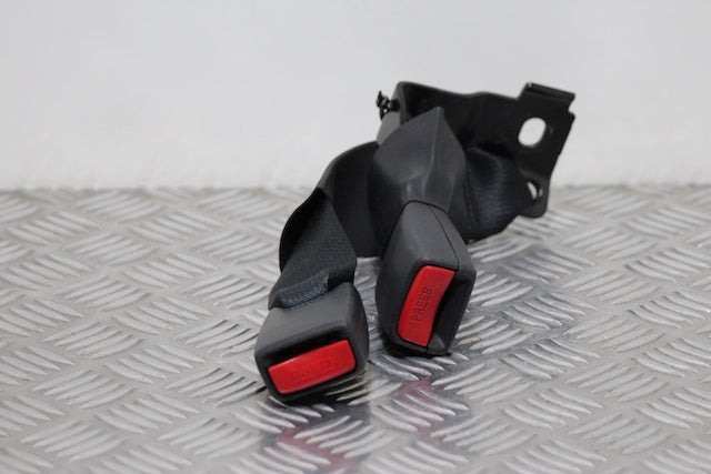 Toyota Avensis Seat Belt Buckle Lock Centre Rear 
