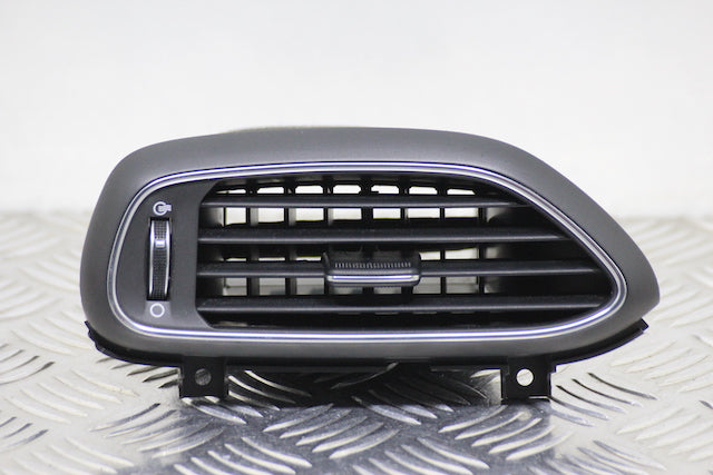 Hyundai i30 Dashboard Airvent Passengers Side 