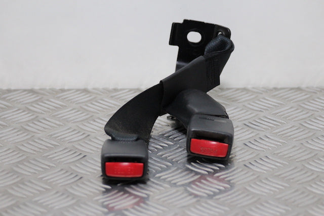 Toyota Avensis Seat Belt Buckle Lock Centre Rear 