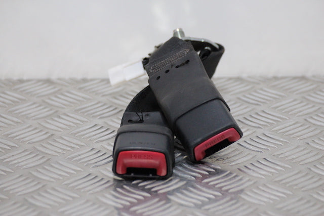 Toyota Yaris Seat Belt Buckle Lock Centre Rear 