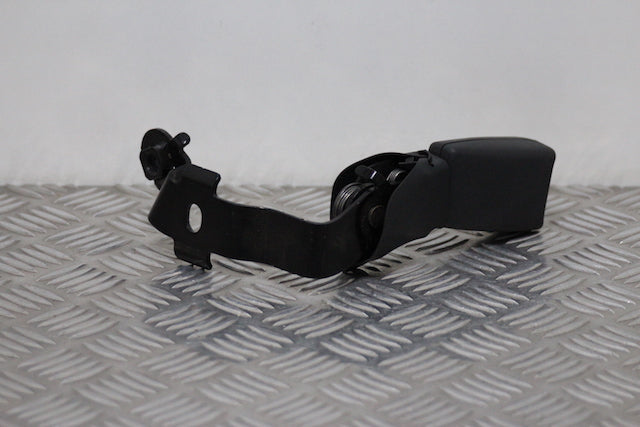 Toyota Avensis Seat Belt Buckle Lock Rear Drivers Side 