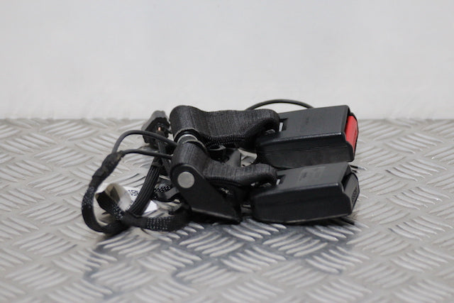 Renault Scenic Seat Belt Buckle Lock Rear Passengers Side 