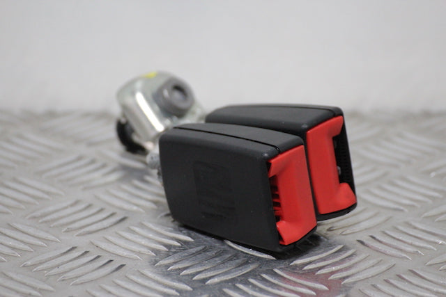 Volkswagen Golf Seat Belt Buckle Lock Rear Passengers Side 